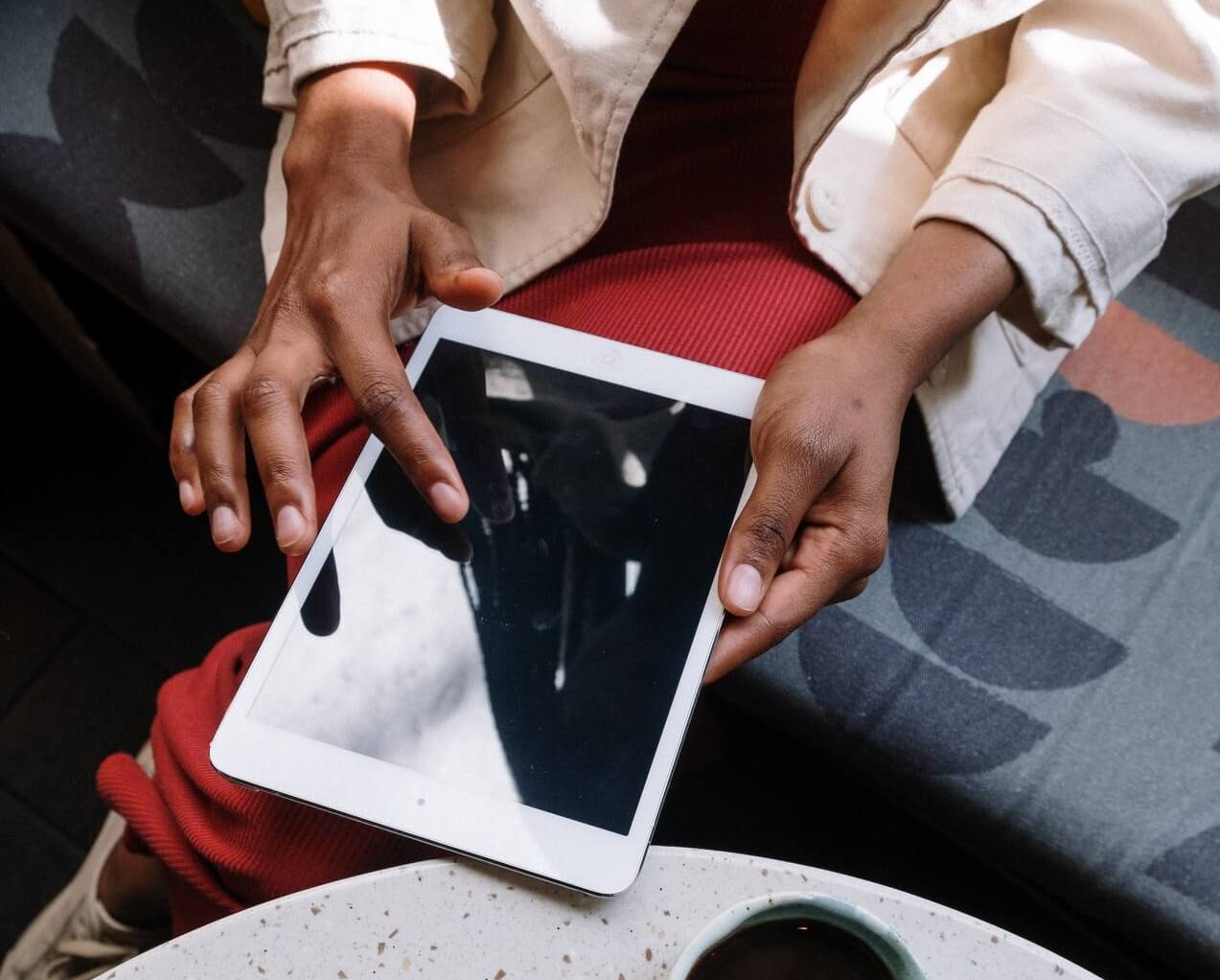 7 Best Jobs You Can Get With a Business Degree 5 businesswoman-on-tablet