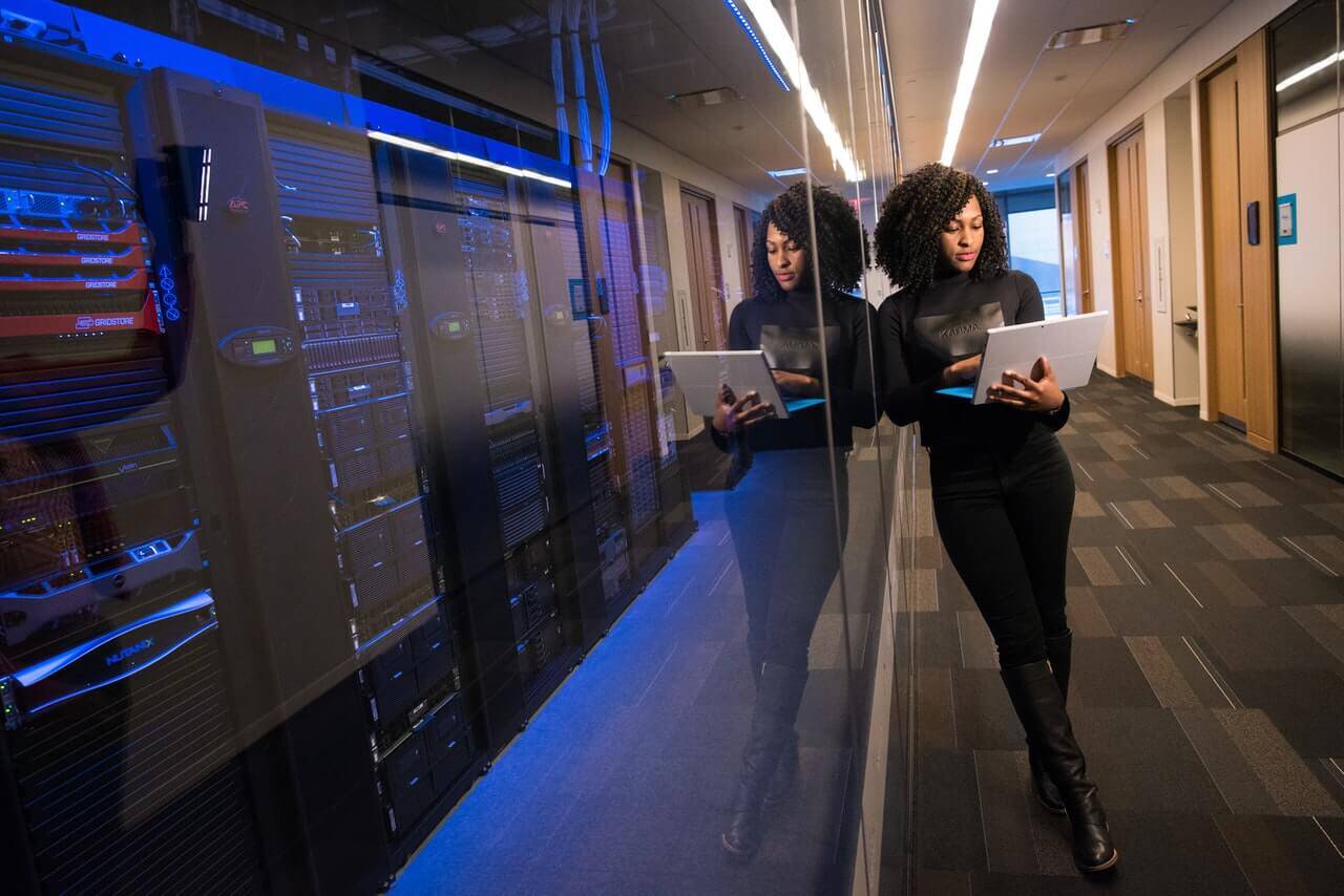 Data Engineer vs. Data Architect: Which One Is Better? 5 data architect role