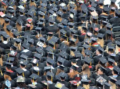 How to Choose a College: Location, Size, Rankings, & Costs 49 University graduation ceremony with students wearing caps and decorated mortarboards, seen from above.