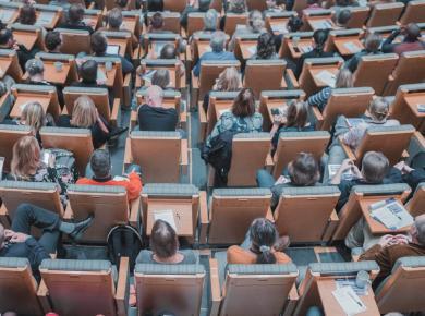 Major vs. Minor: What’s the Difference? 31 Audience in a lecture hall viewed from above, seated and engaged with laptops and notes.