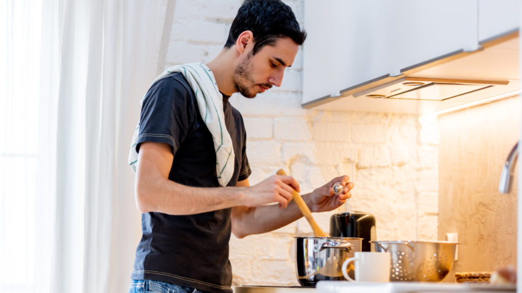 8 Ways to Pay Off Student Loans 5 cut-back-on-expenses