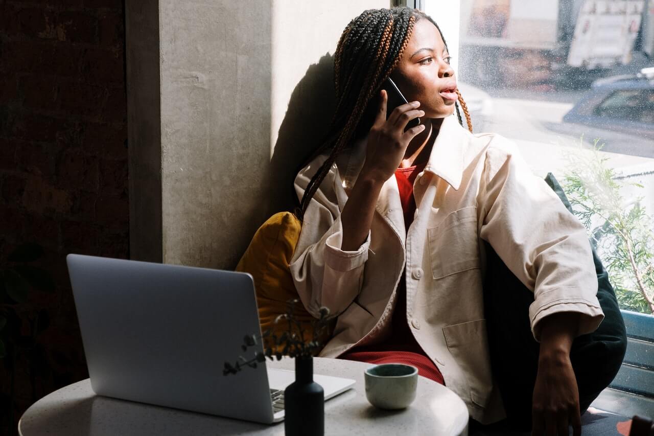 businesswoman-on-the-phone